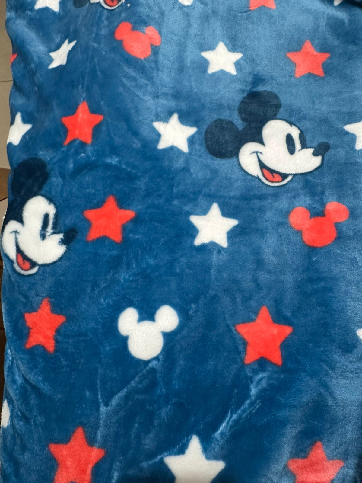 Cobija de Mickey Mouse (1,52 m x 1,78 m )