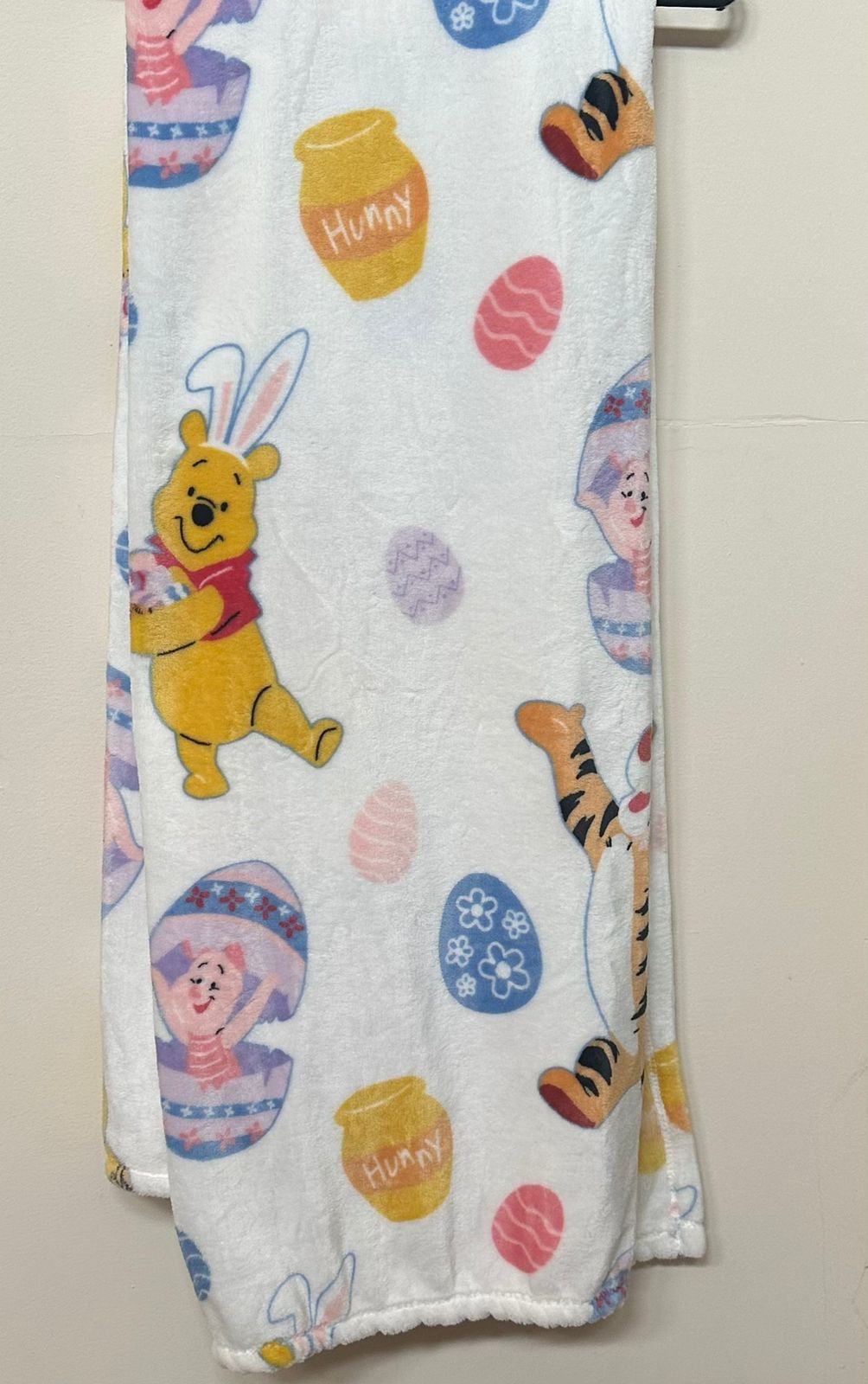 Cobija de Winnie the Pooh con tematica de pascua (1,52 m x 1,78 m )